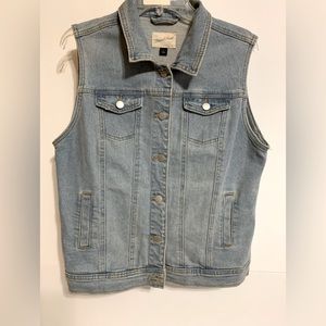 Universal Thread denim vest Size L